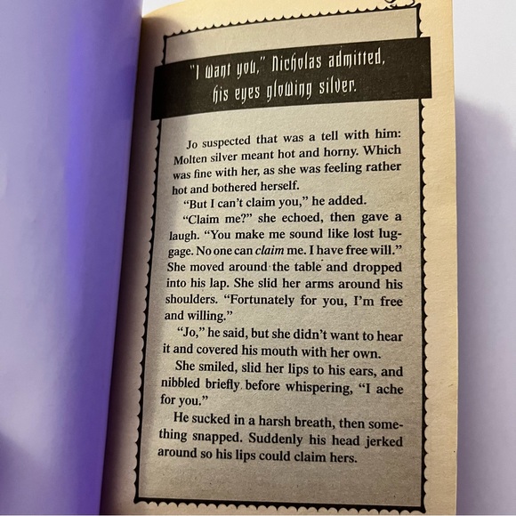 The Renegade Hunter by Lynsay Sands paperback novel - Picture 3 of 3